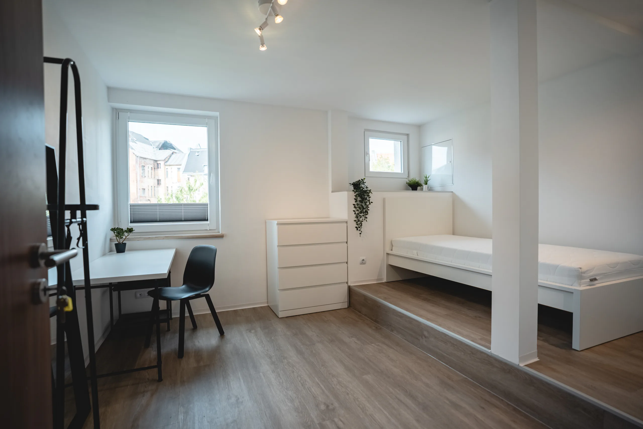 Möbliertes Dachgeschosszimmer in Plauen